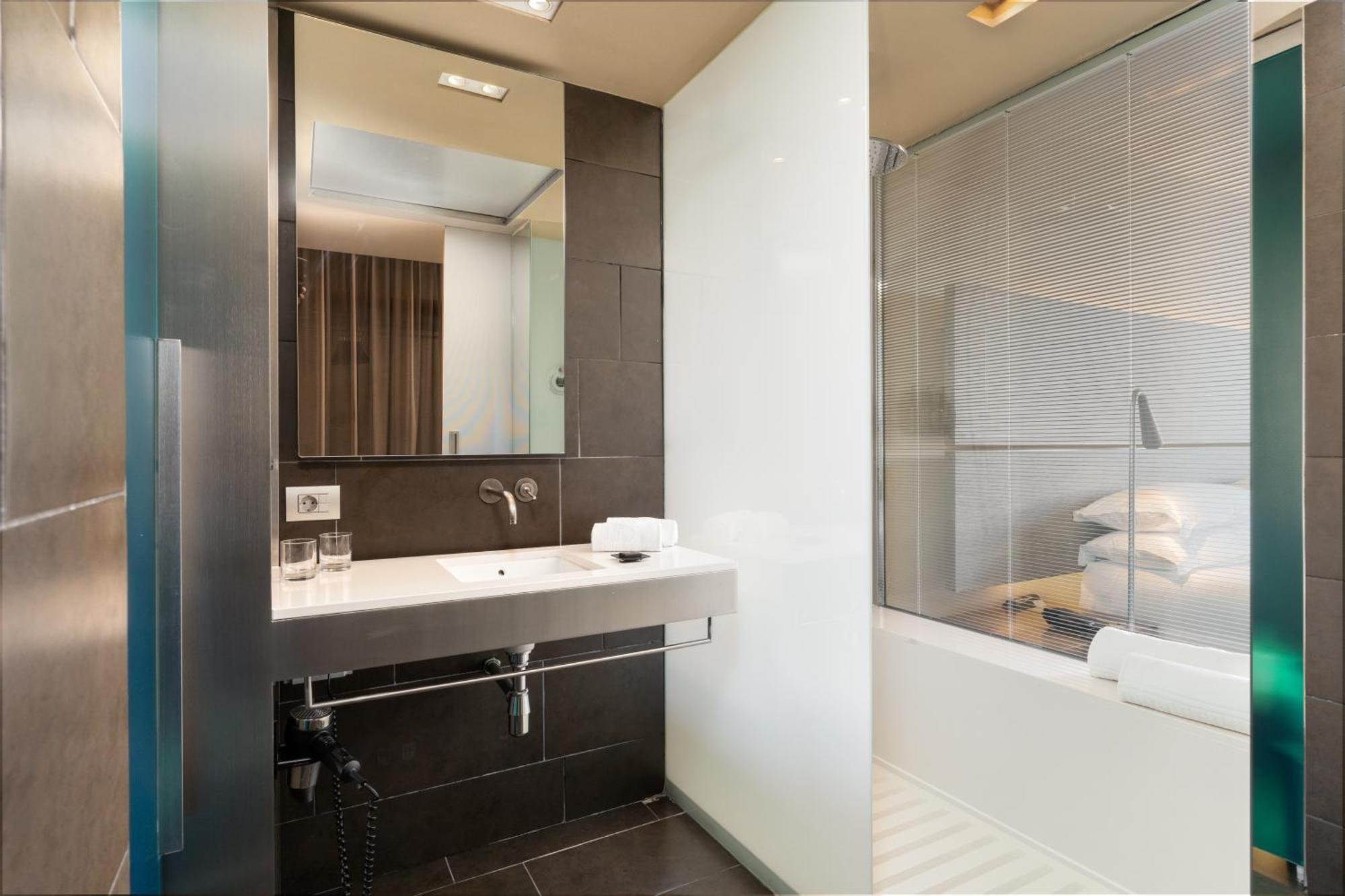 Quarto com Cama de Casal ou 2 de Solteiro (1 a 2 Adultos)