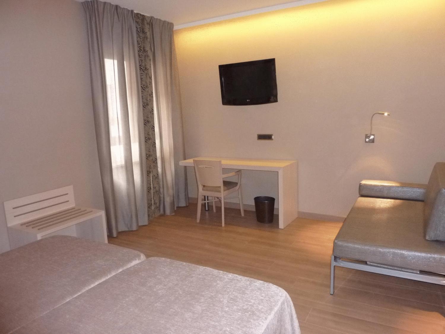 Triple Room,1432038238:JPEG