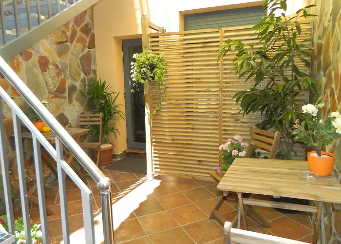 Hôtel de l'aéroport: Hostal House
